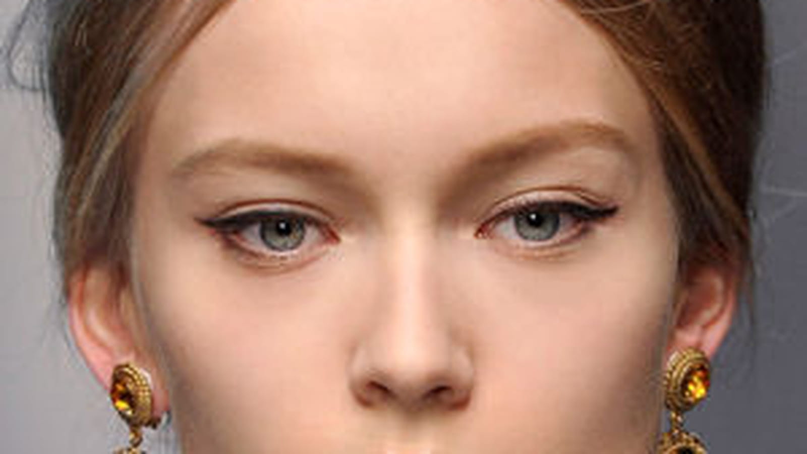 Liner élégant et bouche flamboyante