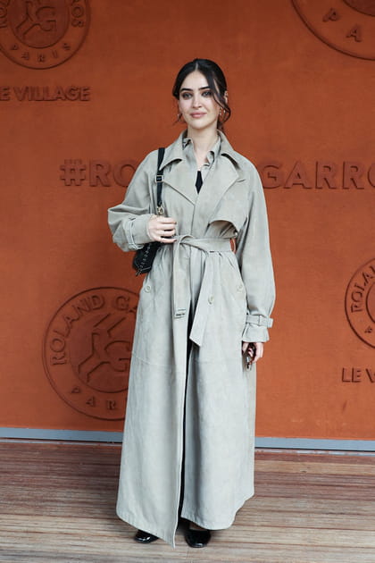 Ines Tazi en trench oversize