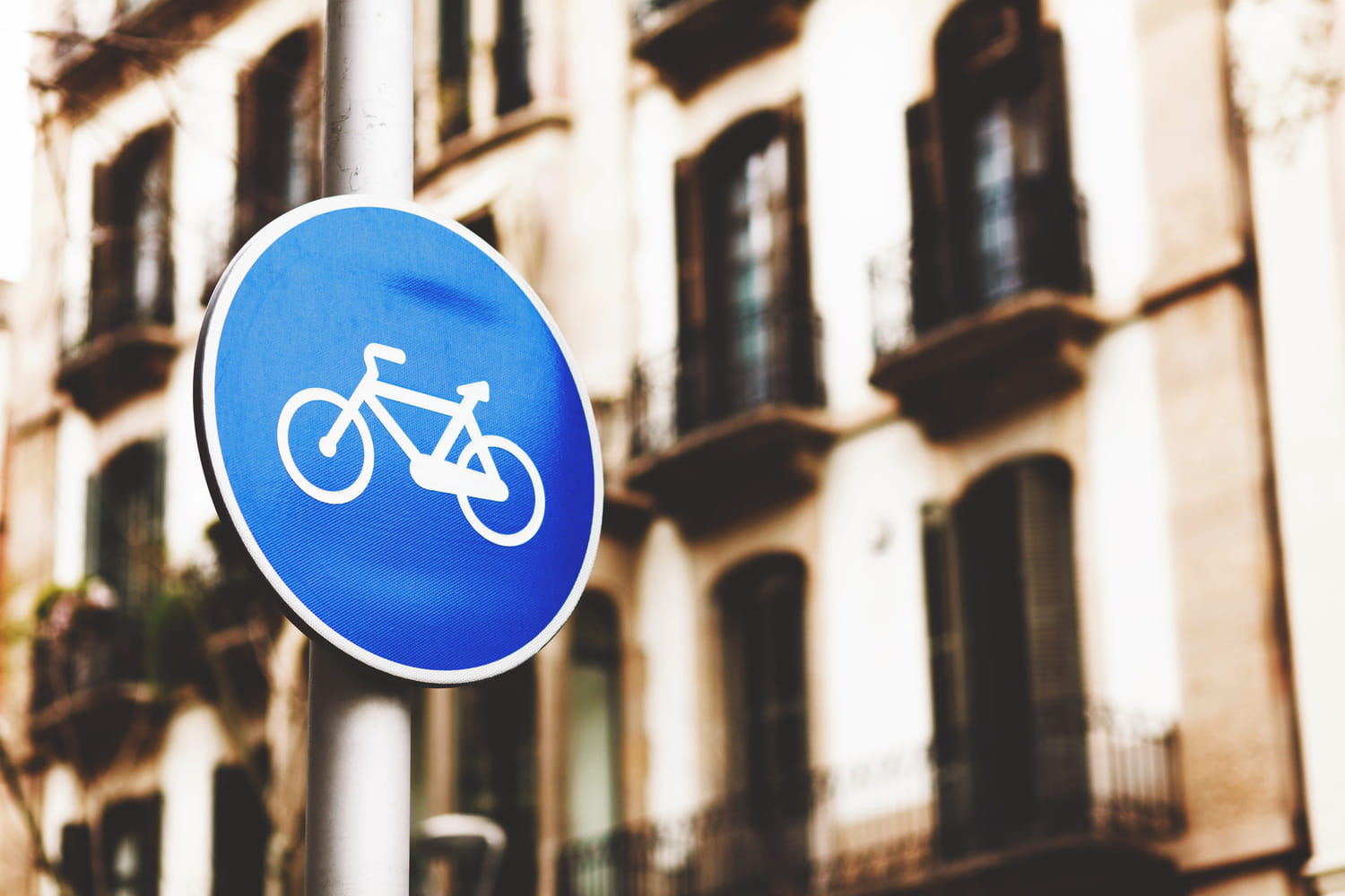 These 4 large cities impose a new rule on cyclists
