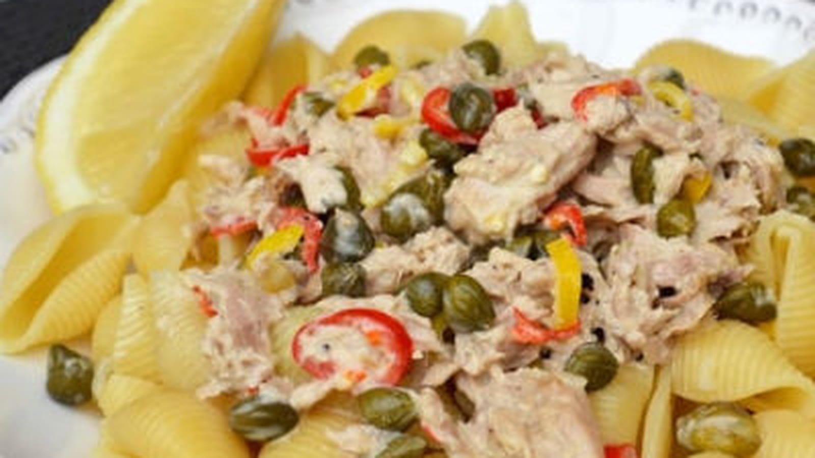 Pâtes conchiglioni au thon, câpres et piments