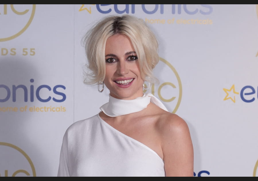 La bouche overlin&eacute;e de Pixie Lott