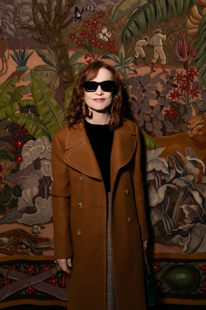 Isabelle Huppert au d&eacute;fil&eacute; Lanvin