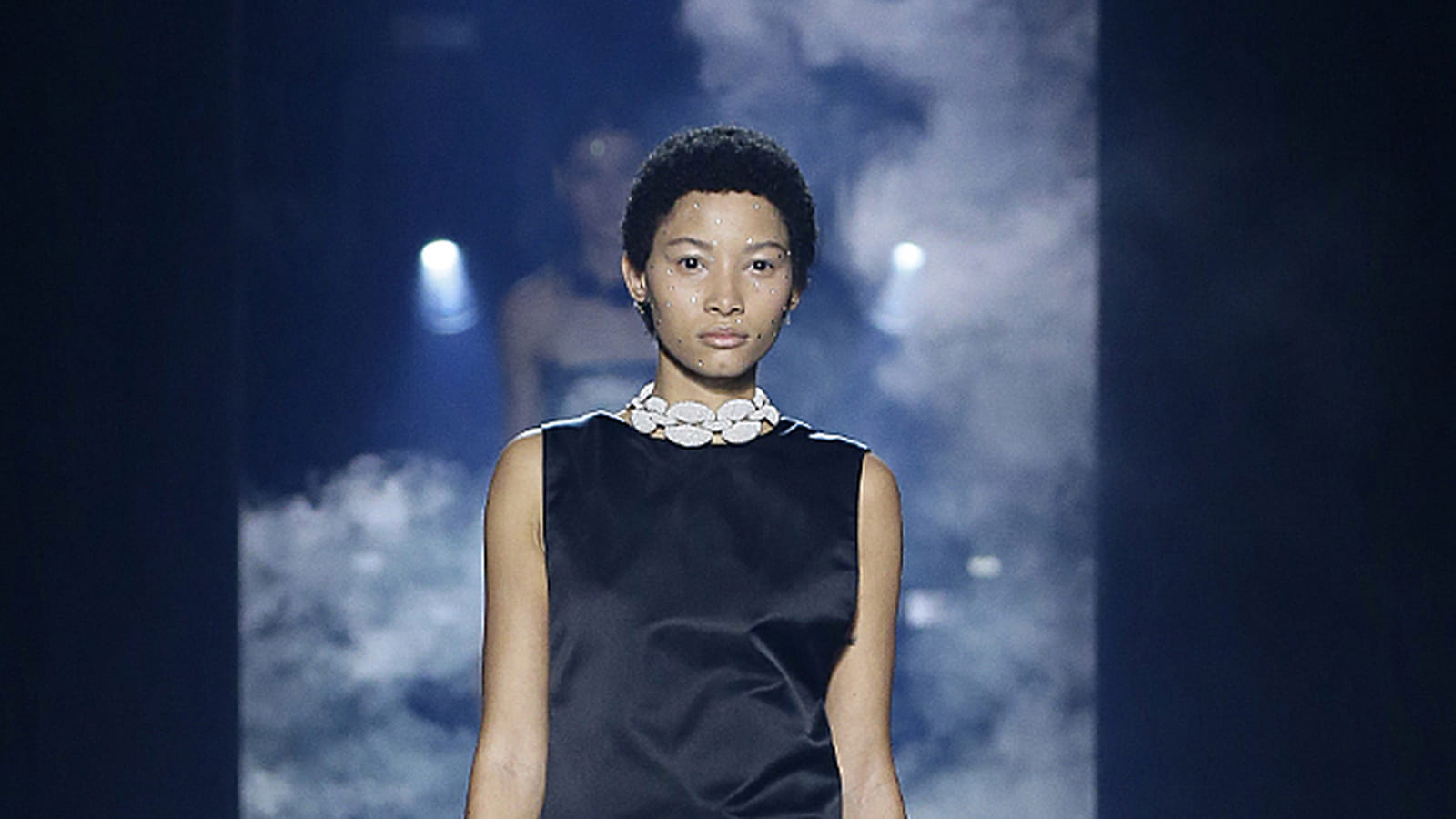 Look 16