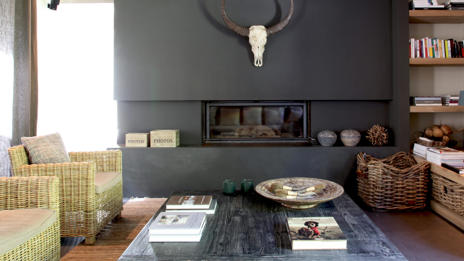 Cheminée moderne noire 
