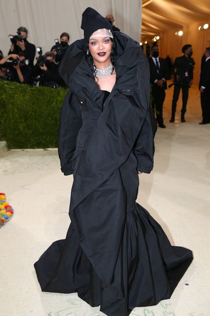 Apr&egrave;s&nbsp;: Rihanna en doudoune maxi en 2021