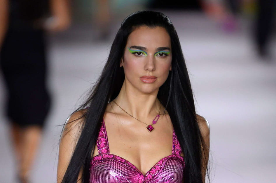 La demi-queue ultra lisse de Dua Lipa