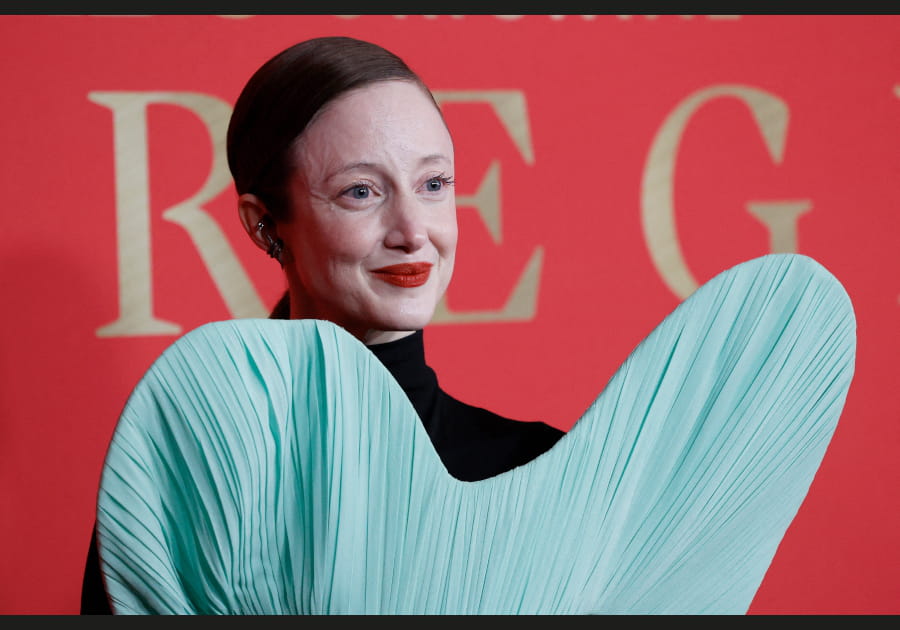 Flop&nbsp;: les cils coll&eacute;s d'Andrea Riseborough