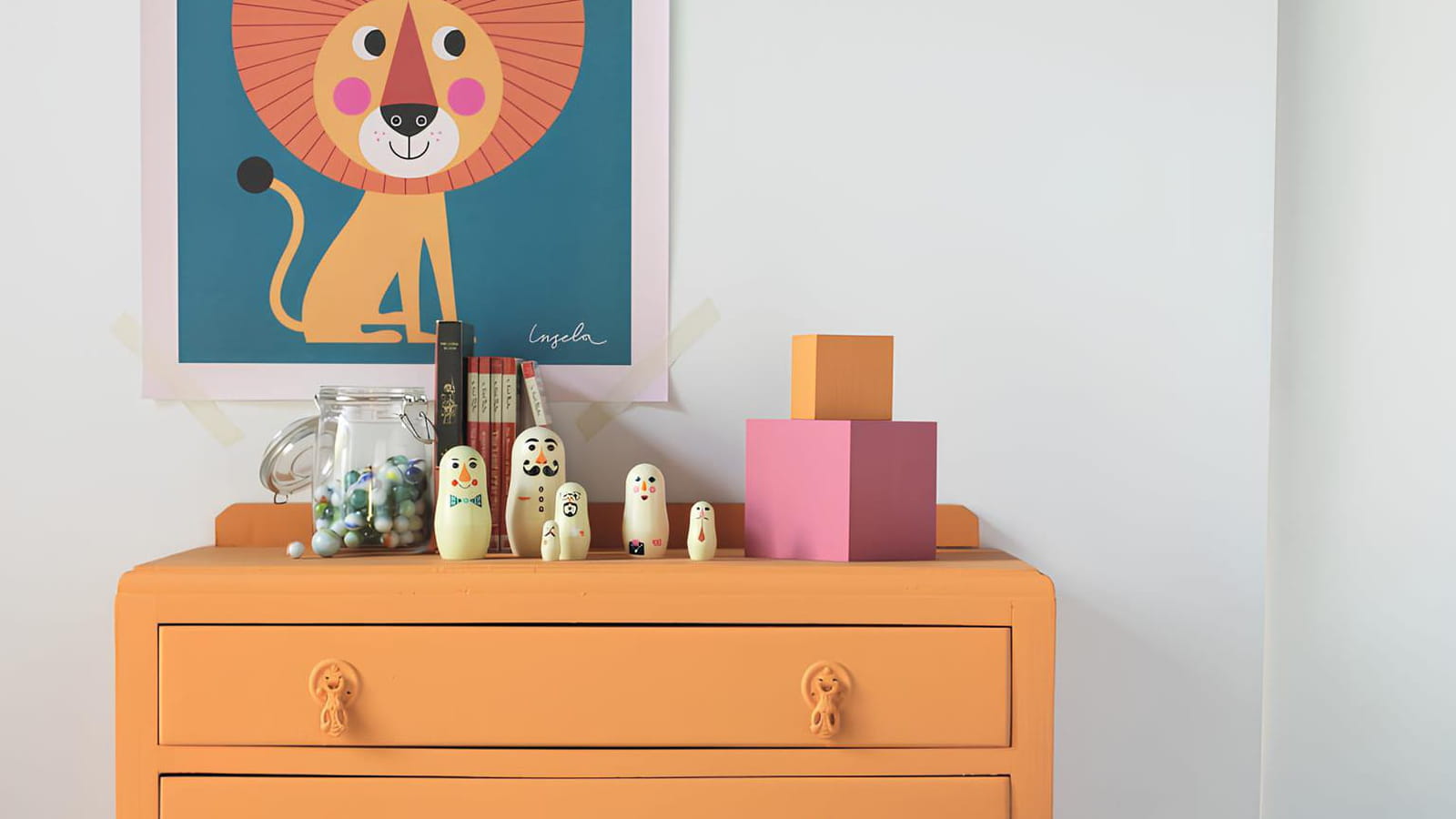 Commode orange vif