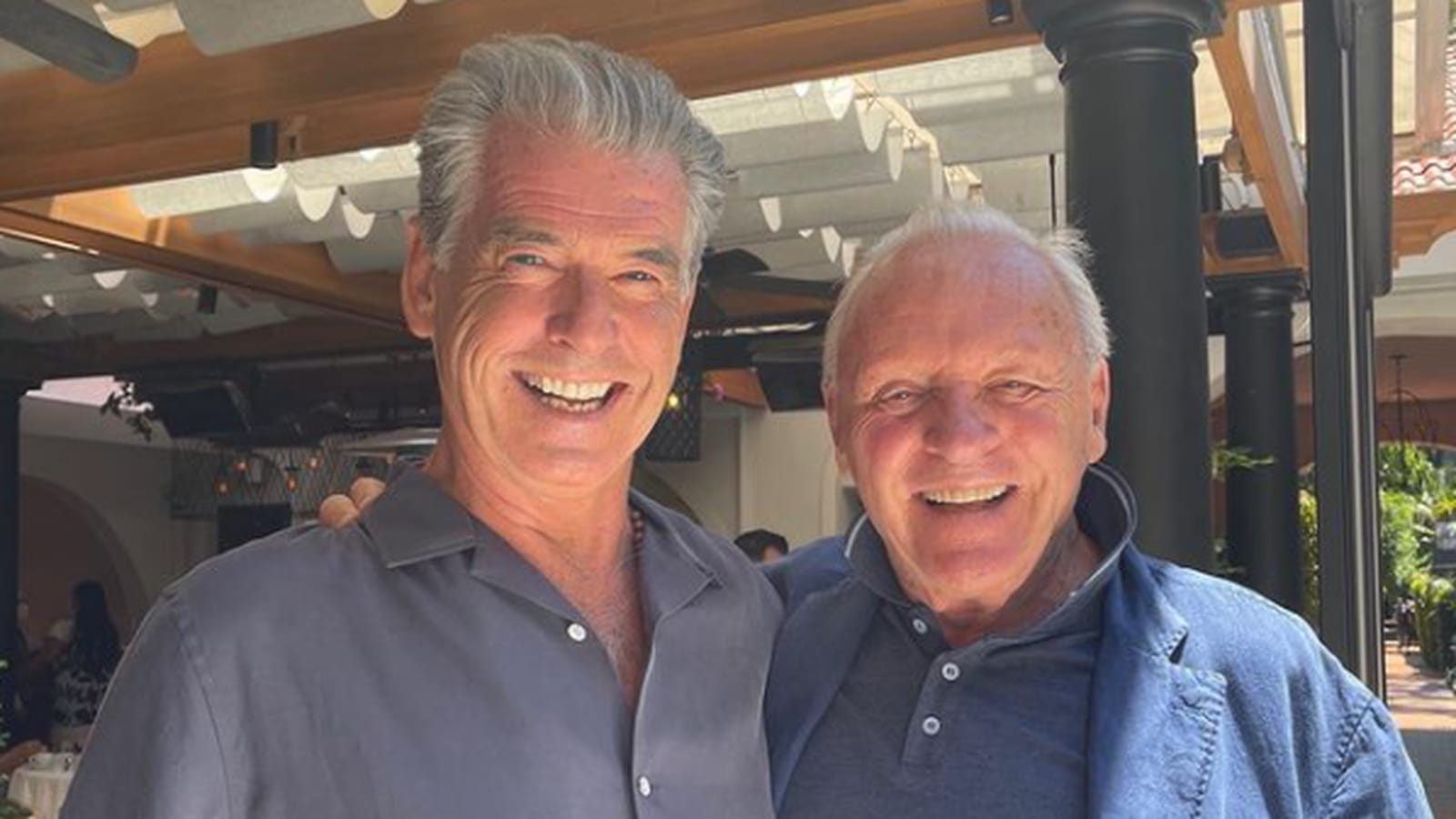 Pierce Brosnan et Anthony Hopkins