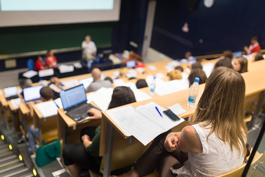 Clusters dans les universités : quelles mesures face au Covid-19 ?