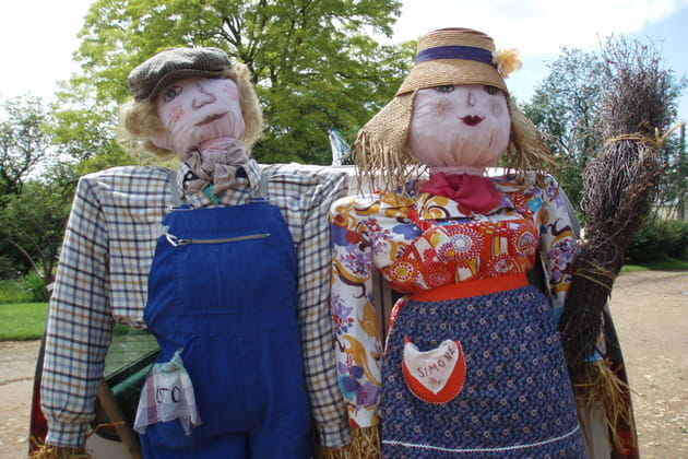 Couple d'épouvantails