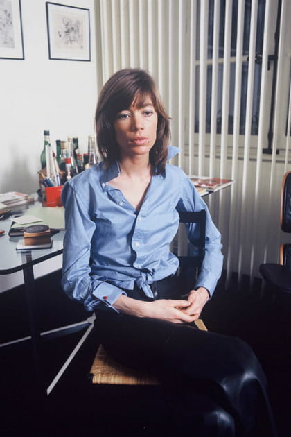 Françoise Hardy en chemise bleu clair
