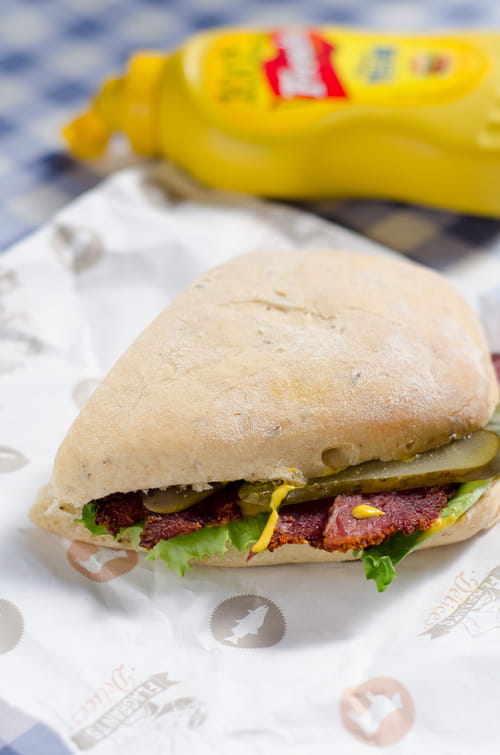 Bun au pastrami