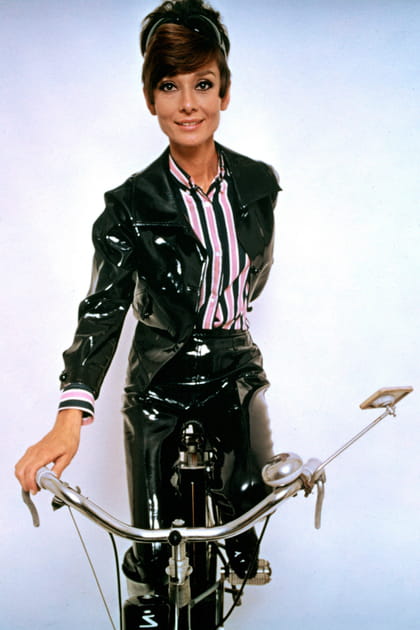 Audrey Hepburn en ensemble en vinyle