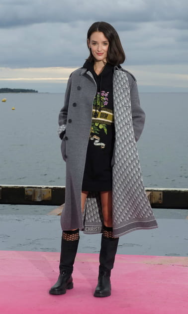 TOP&nbsp;: Charlotte Le Bon en hoodie et manteau Dior