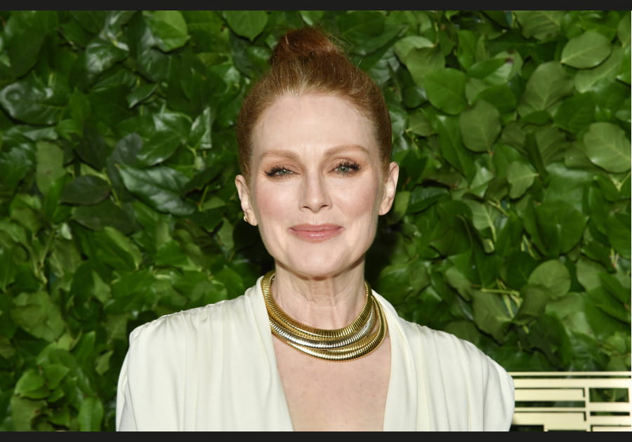 Le chignon strict de Julianne Moore