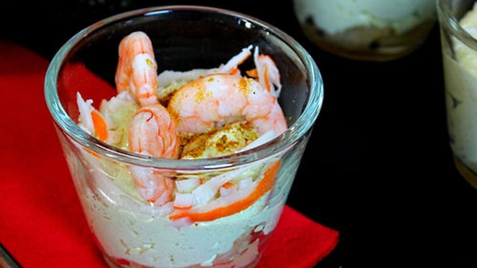 Verrines mousse d'avocat, pamplemousse et crevettes