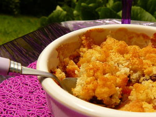 Crumble pêches-griottes