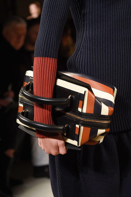 Le sac ray&eacute; du d&eacute;fil&eacute; Victoria Beckham