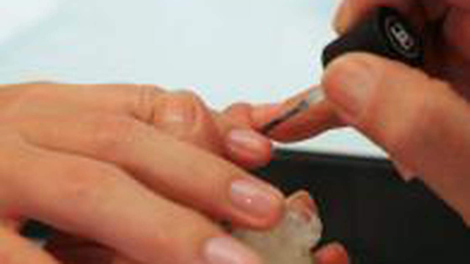 Le Top Coat sur un vernis de couleur