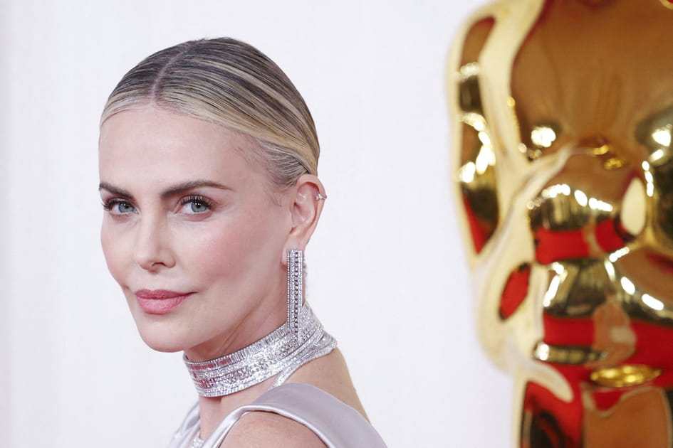 Le look romantique de Charlize Theron