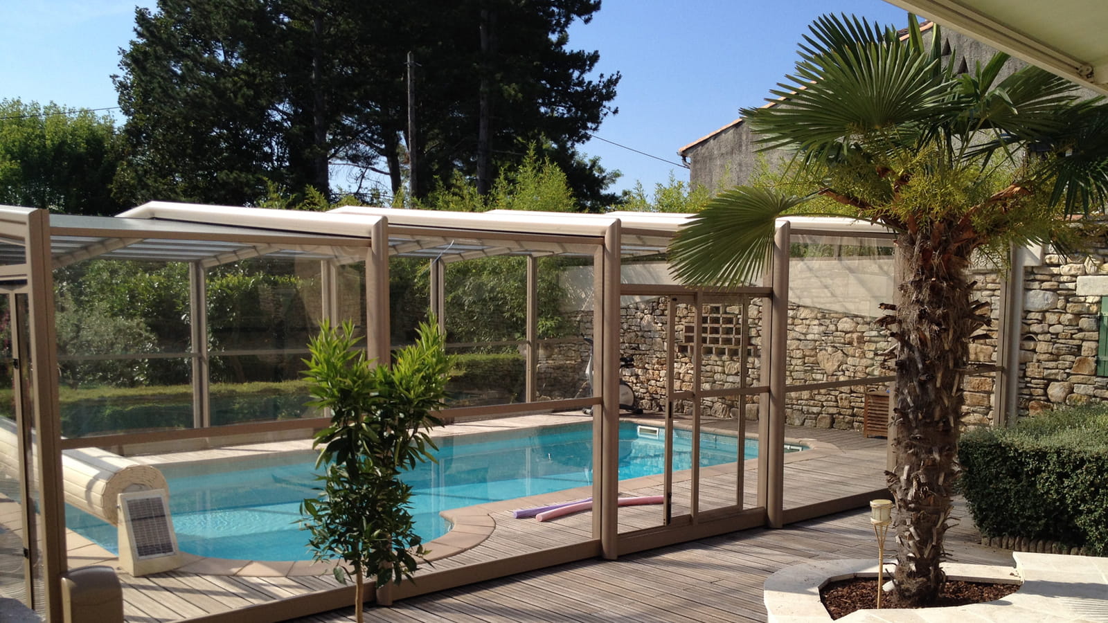 Abris en aluminium et verre