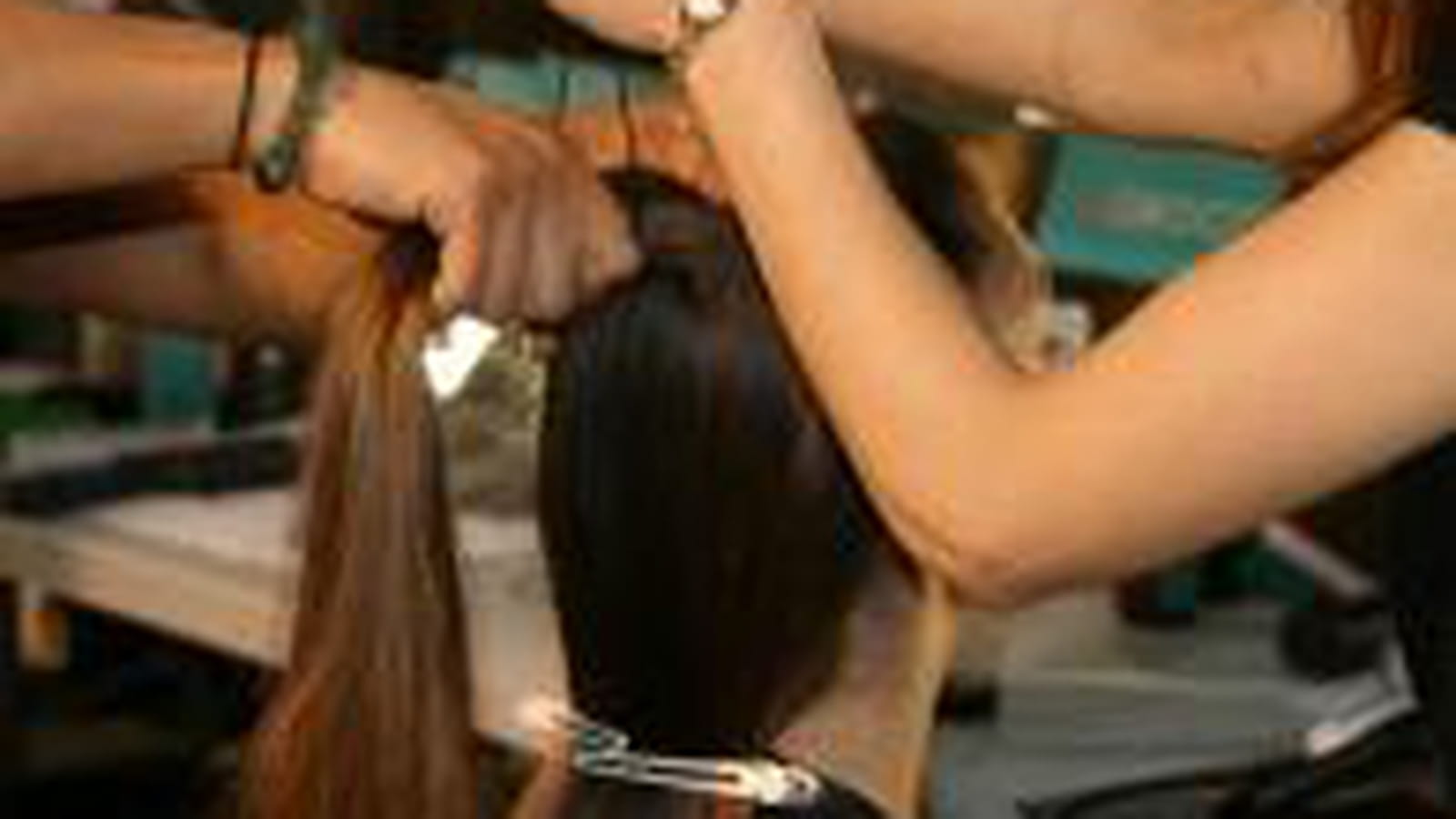 Coiffure : l'attache invisible
