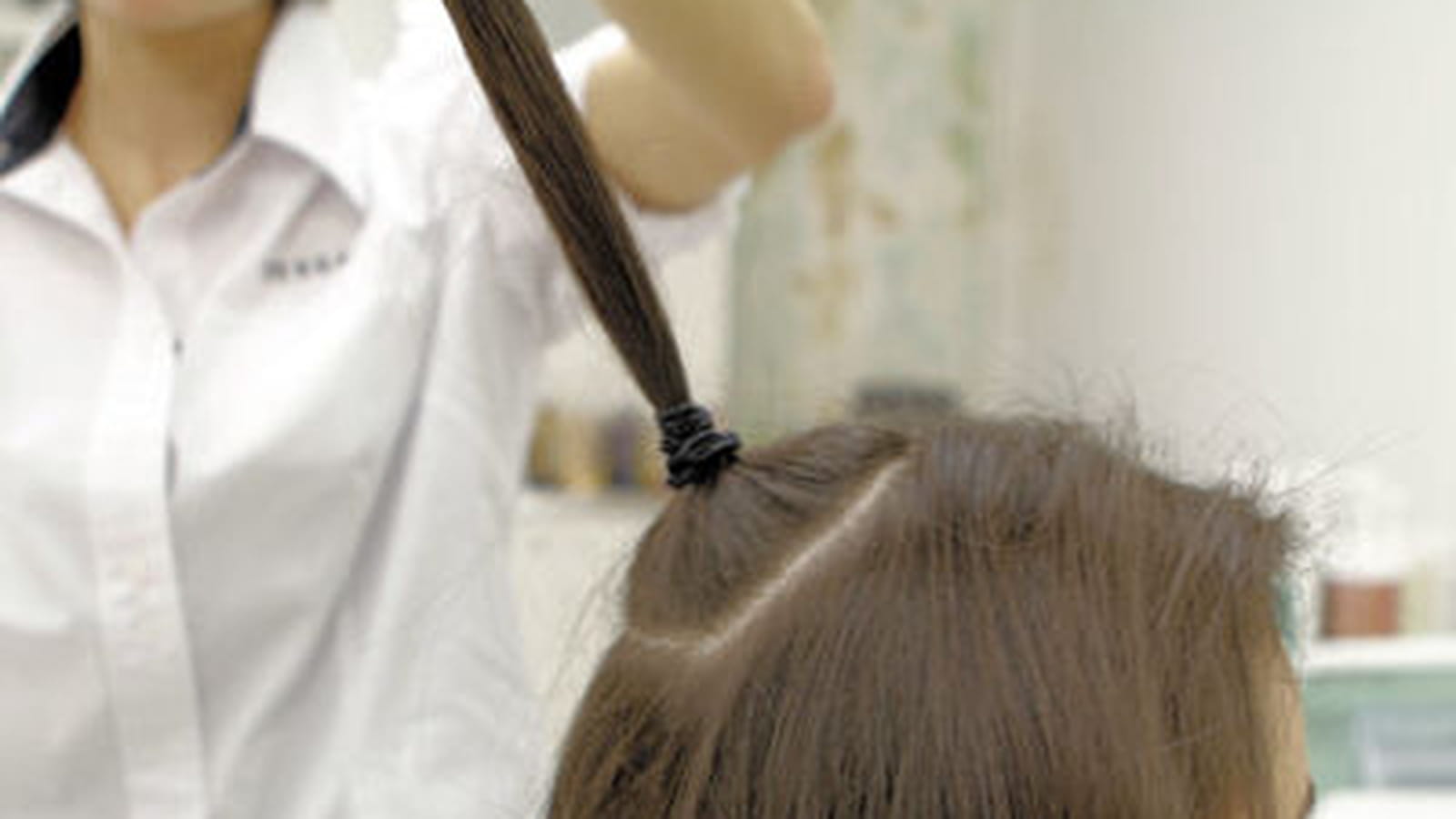 Tracez la base du chignon