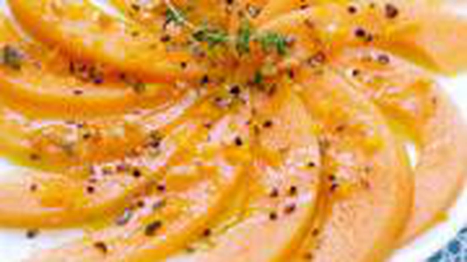 Carpaccio de melon sauce vinaigrette agrumes et cacahuètes concassées