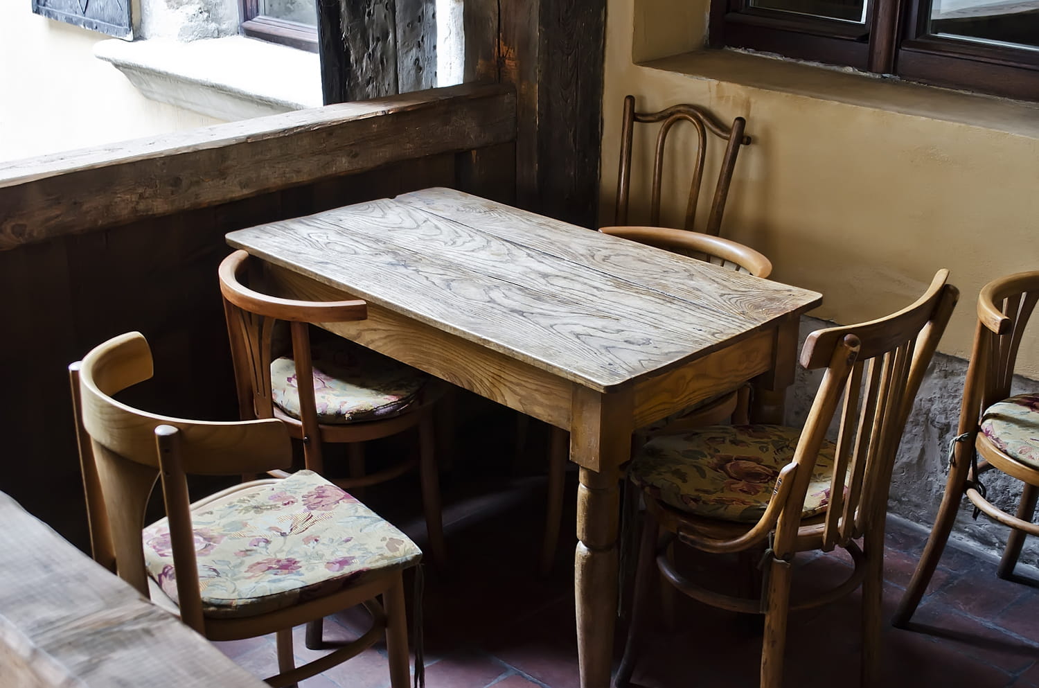 C'est le meilleur moyen pour qu'un meuble ne sente plus le renfermé, parole de brocanteuse
