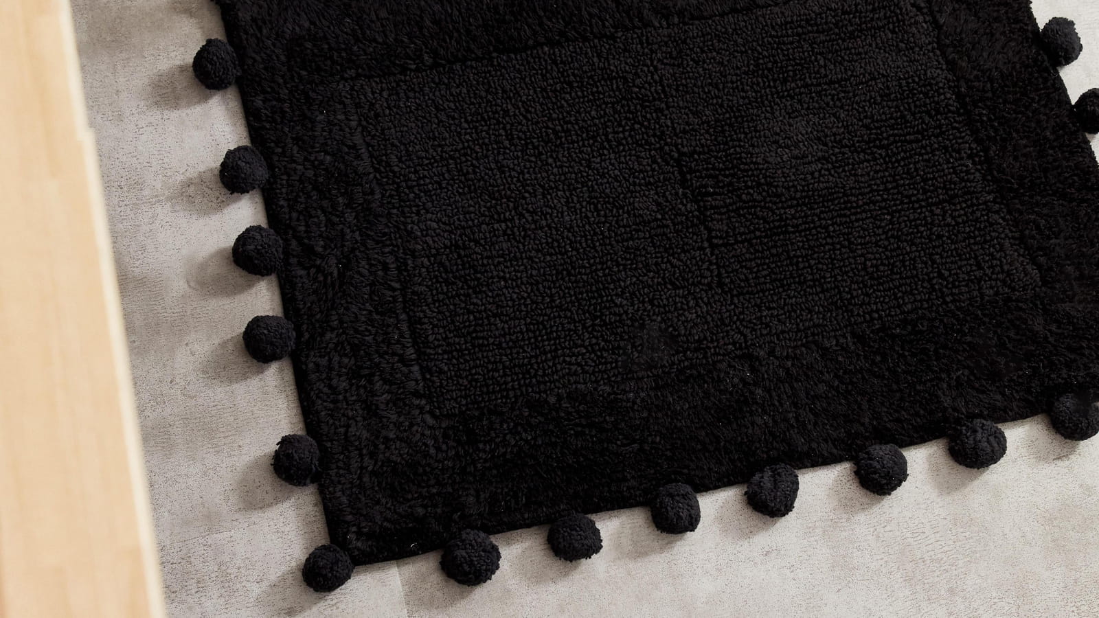 Tapis de bain à pompons noir ASOS Supply
