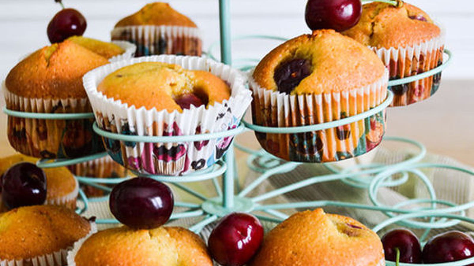 Muffins moelleux aux cerises et aux amandes
