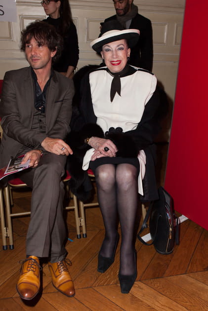 Geneviève de Fontenay, tout sourire au défilé Jean Doucet