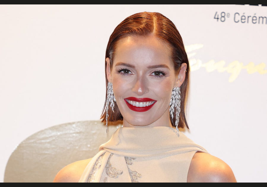 La bouche rouge de Maeva Coucke