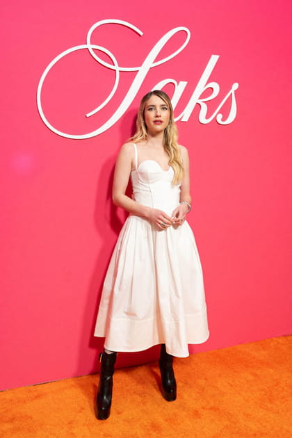 Emma Roberts en robe midi blanche &agrave; bretelles Proenza Schouler &agrave; la soir&eacute;e&nbsp;Kickoff