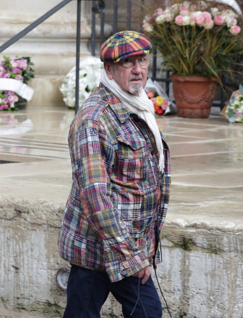 Jean-Michel Ribes&nbsp;arrive aux obs&egrave;ques de Michel Blanc (mais pas en noir)