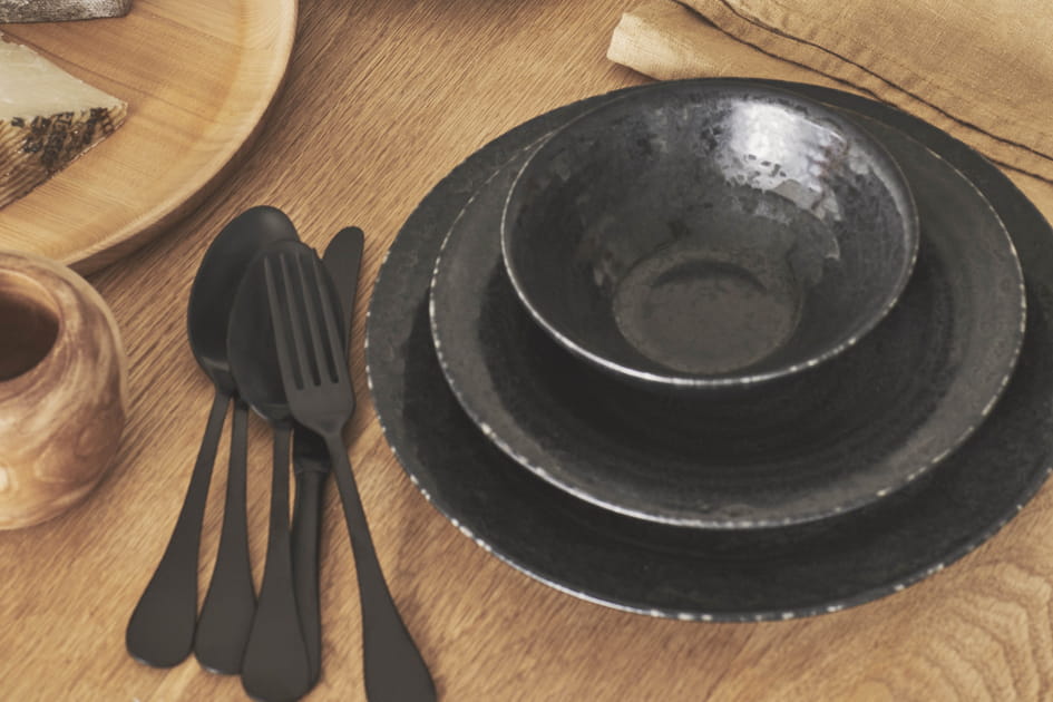 Vaisselle en gr&egrave;s noir Zara Home