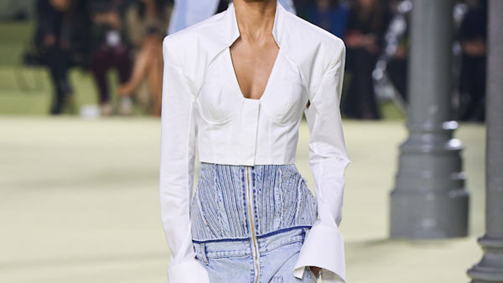 Look 16