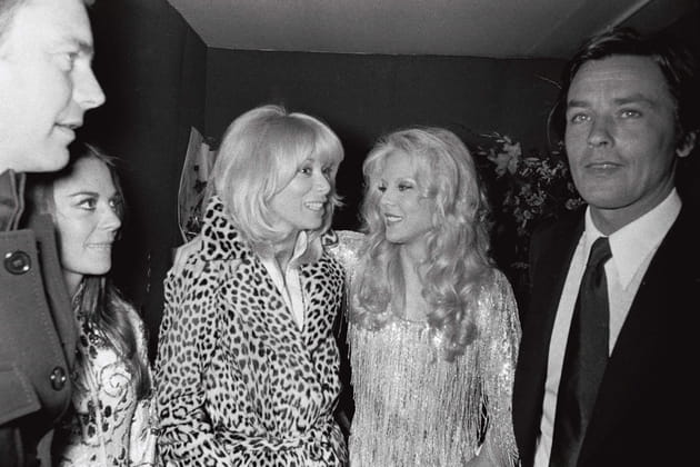 Mireille Darc, Sylvie Vartan et Alain Delon pour la 1ère de son show a l'olympia, en 1972