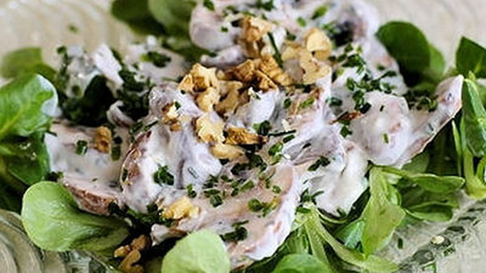 Salade de champignons à la sauce crémeuse