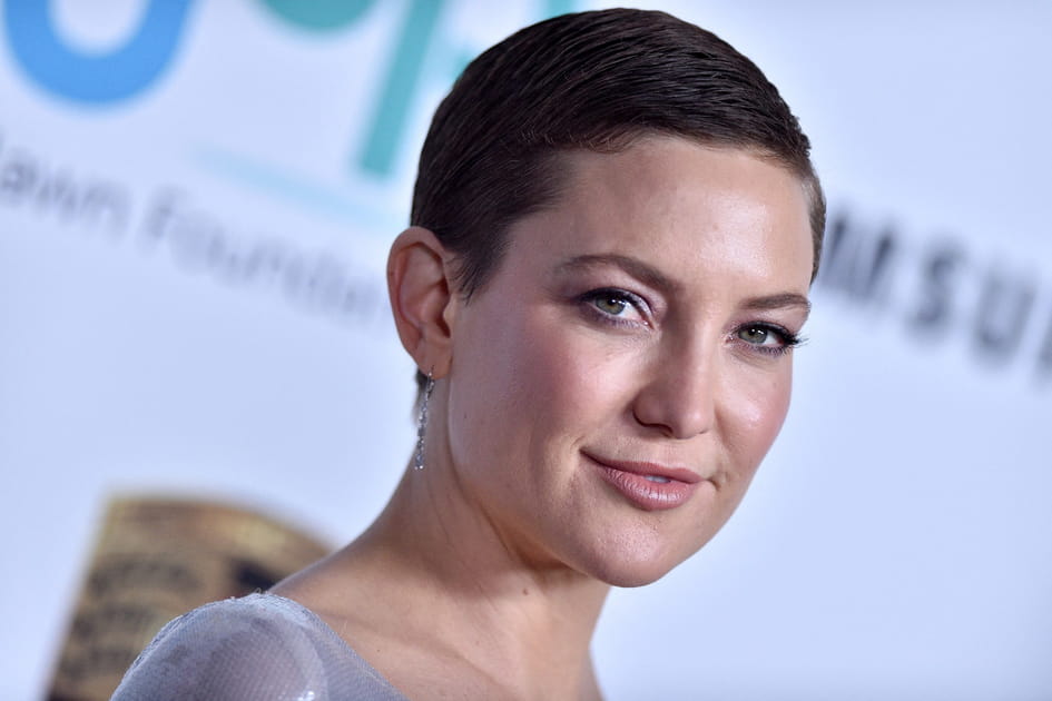 Kate Hudson, brave avec sa coupe courte brune