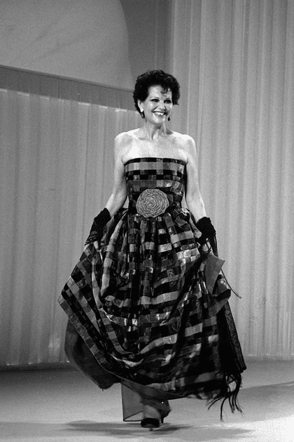 Claudia Cardinale en robe bustier