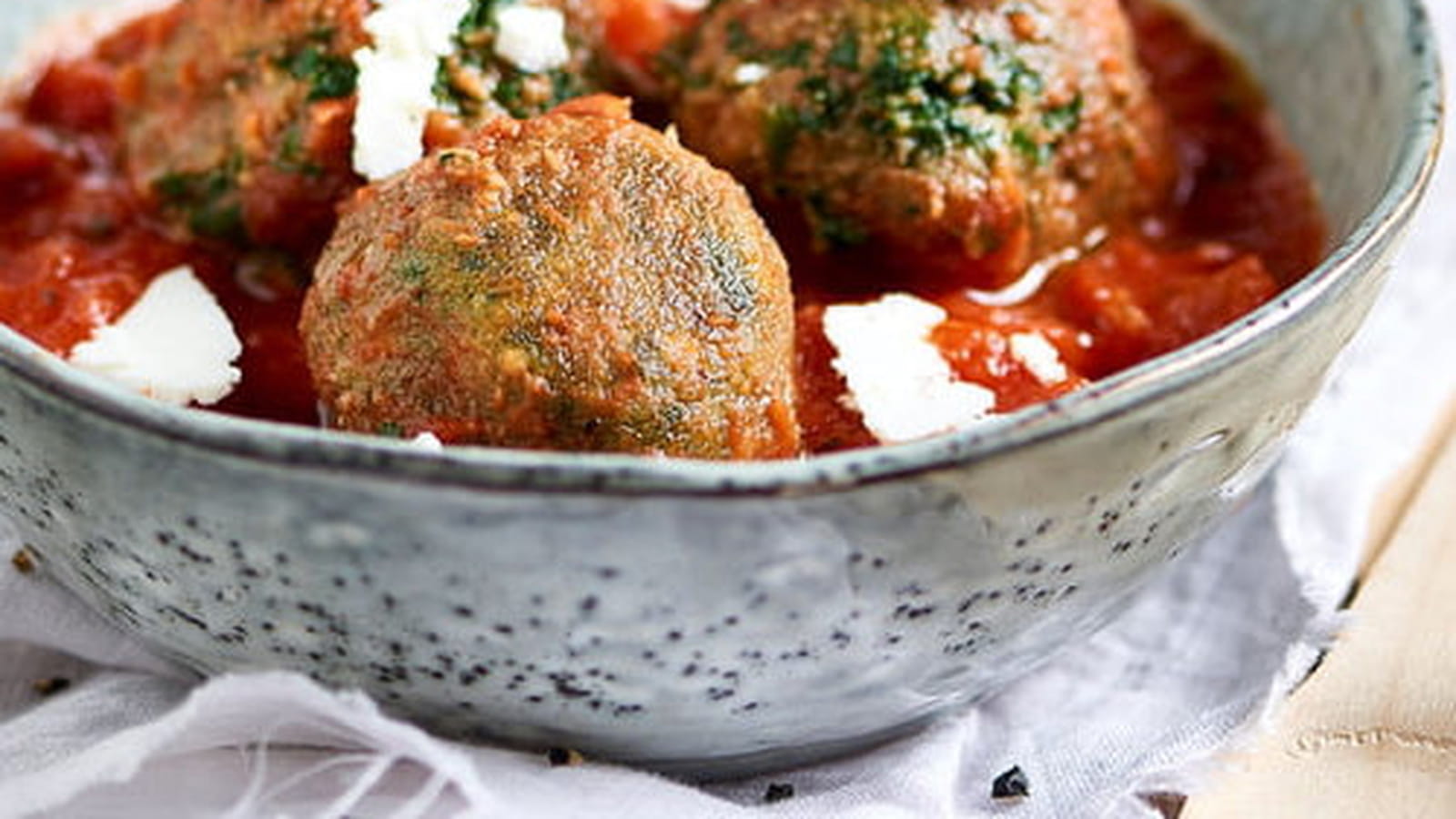 Boulettes d’épinards à la sauce de tomate cerise