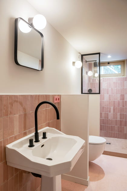 Apr&egrave;s&nbsp;: une salle d'eau avec WC &agrave; c&ocirc;t&eacute;