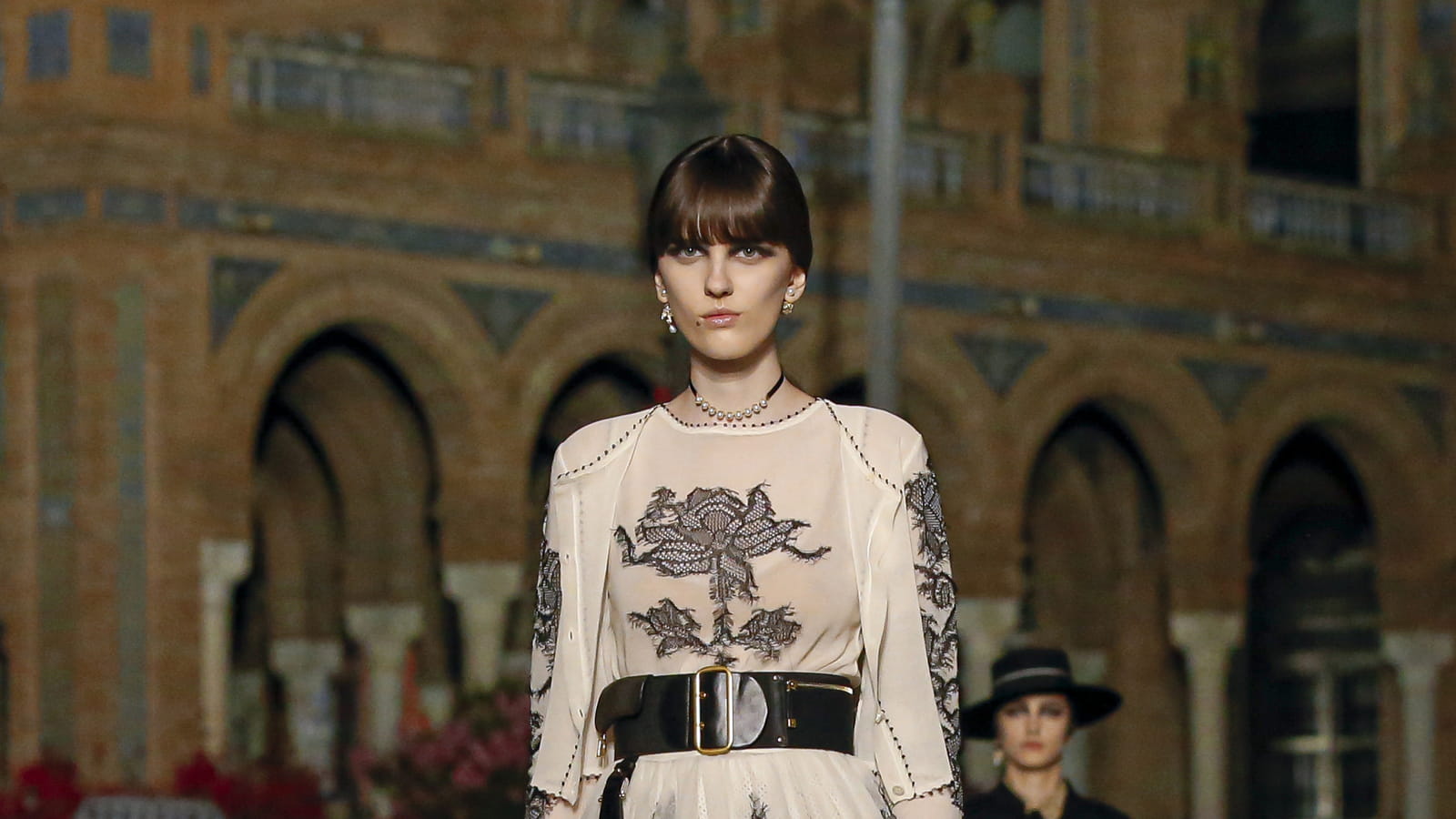 Look 15