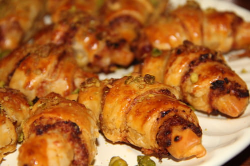Croissants au pesto rouge, Grana Padano et pistaches concassées
