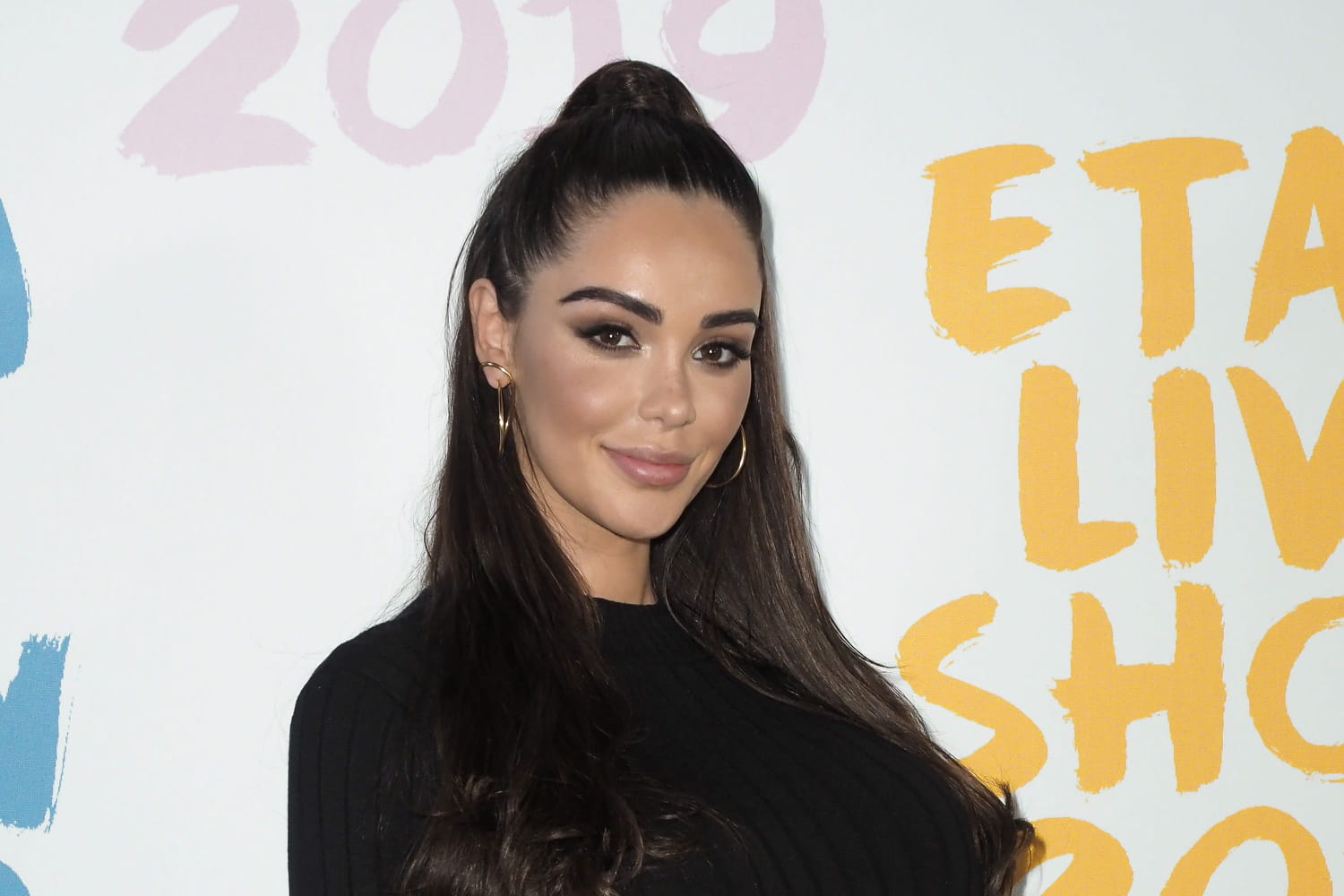Nabilla craque pour une frange
