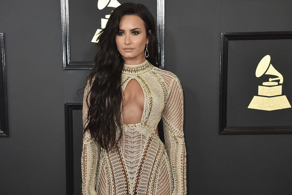 Les longs cheveux wavy de Demi Lovato