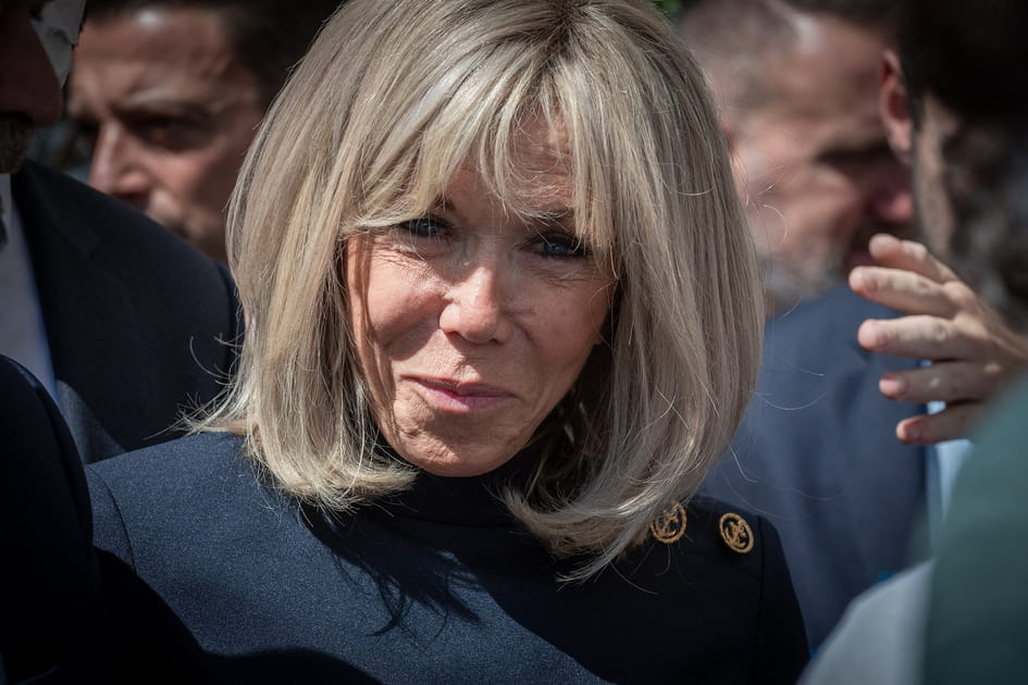 La frange rideau de Brigitte Macron
