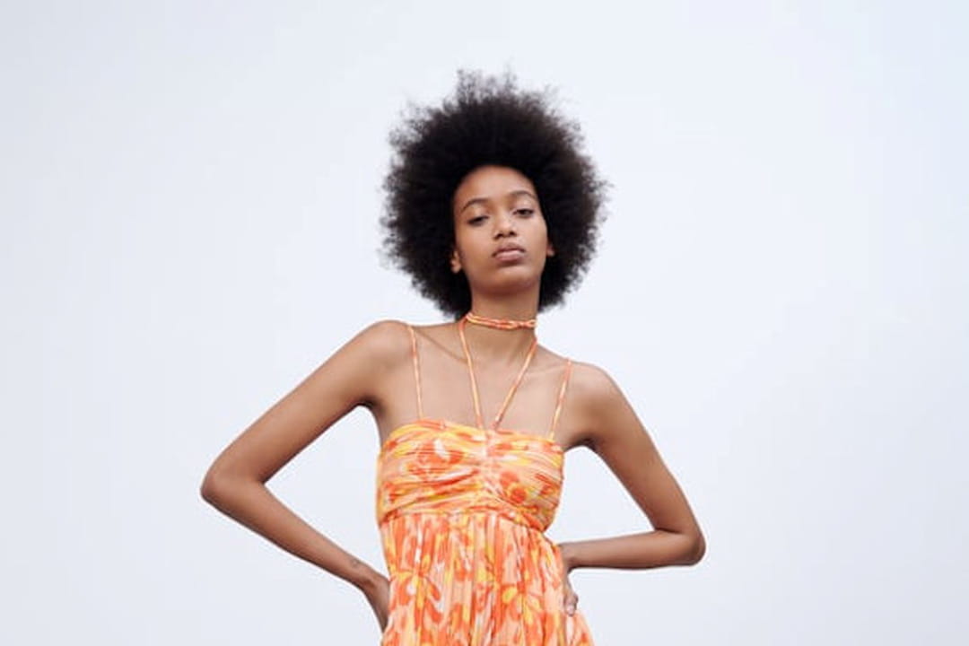 Robe Fleurie Zara Taille M – En Polyester, Manches Courtes, Occasion Très Bon état